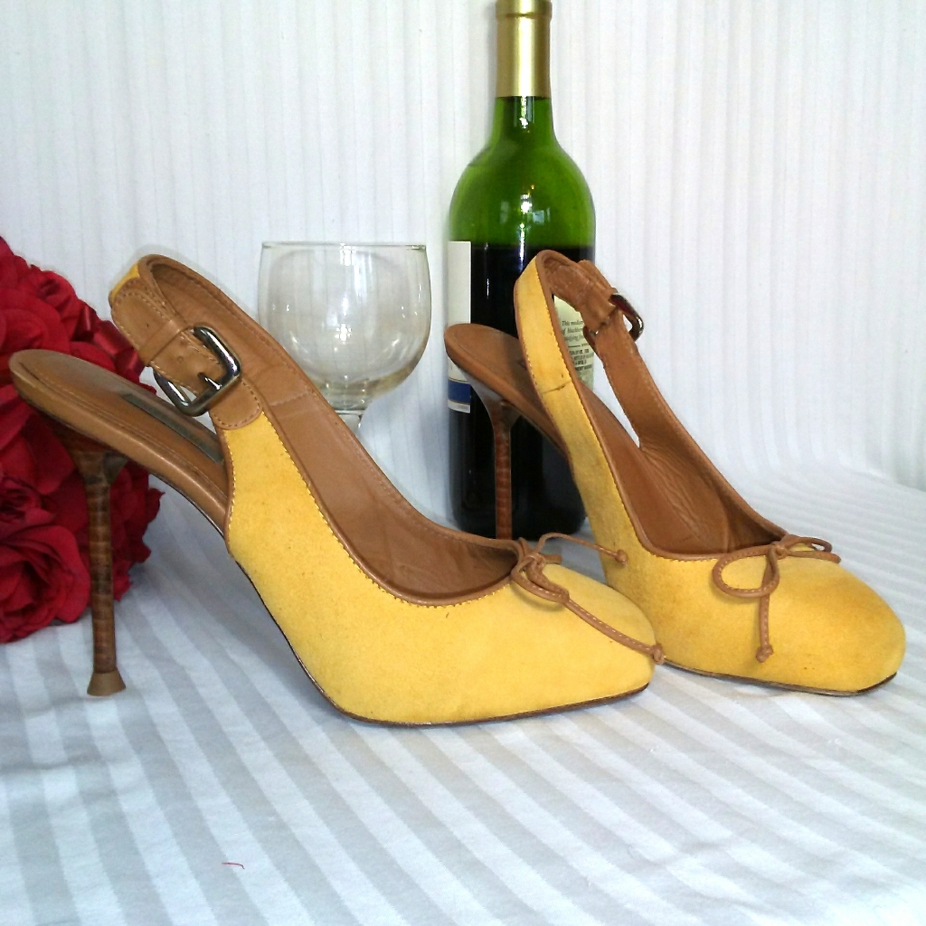 Uterque Tan Suede Heels